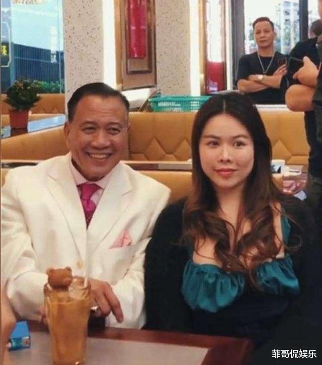 万梓良|64岁万梓良再惹争议！精神异常自拍狂笑不止，周星驰为何坐视不理