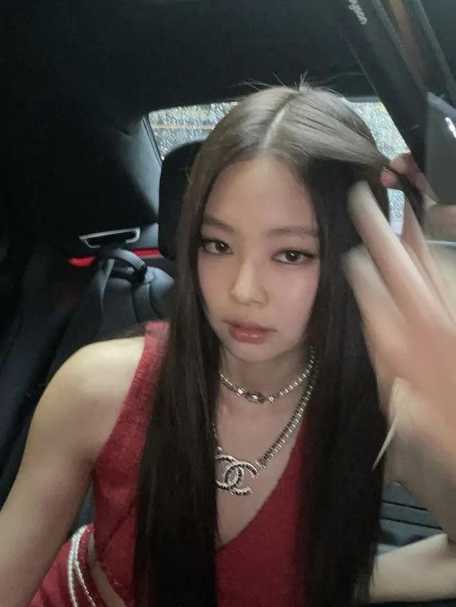 眼线 这是一篇《春节妆容日历》,没来得及美甲、种睫毛的……这篇帮你们“扳回一城”