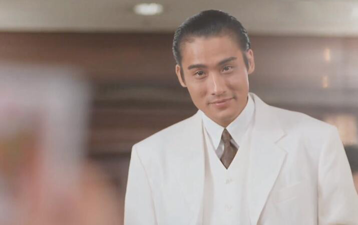 万梓良|大佬们年轻时和老年颜值对比,当年气场再强,老来也只剩凄凉