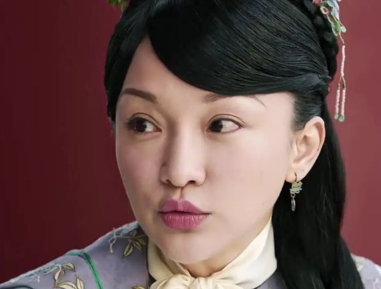 孔琳|52岁孔琳演18岁少女？双马尾发型太辣眼睛，网友：勇气可嘉