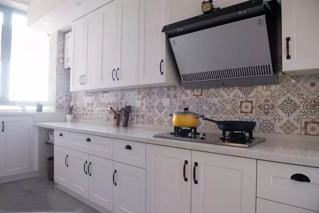 晒新婚房阳台改榻榻米,效果惊艳老公,夸我能干呢!