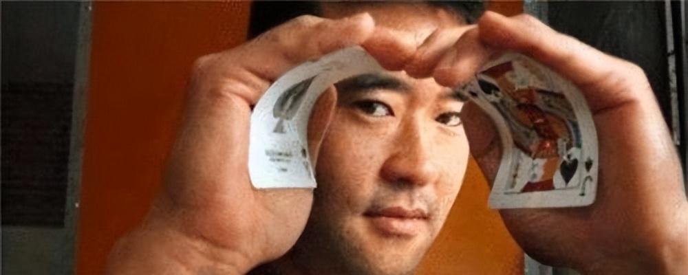 他是中国赌圣，大学期间嬴遍美国各大赌场，最后却因一事金盆洗手
