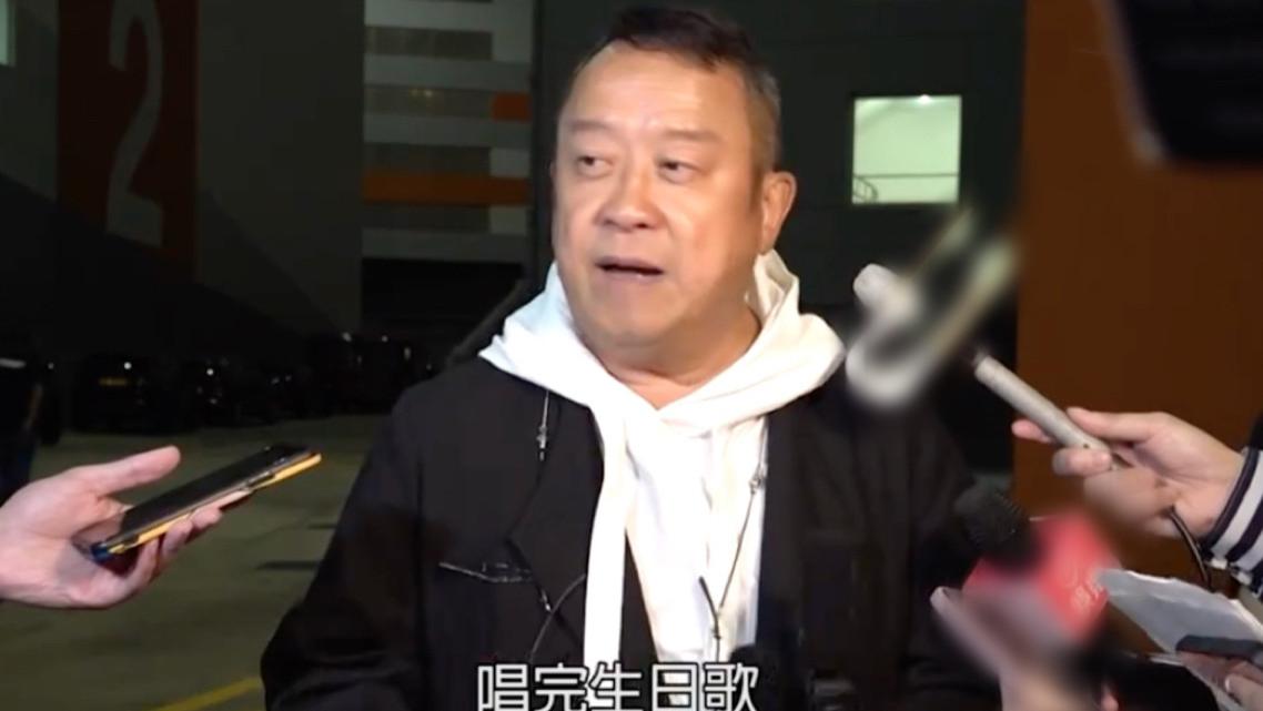 曾志伟|曾志伟回应拥吻26岁辣模：根本不认识对方，只是一个礼貌性动作