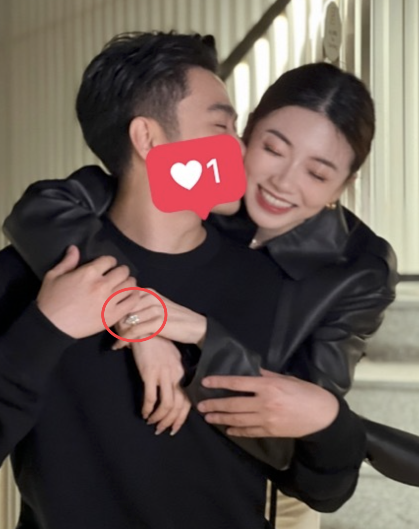 程晓玥|程晓玥宣告怀孕，晒孕肚照圆润可爱，官宣恋情才1个月