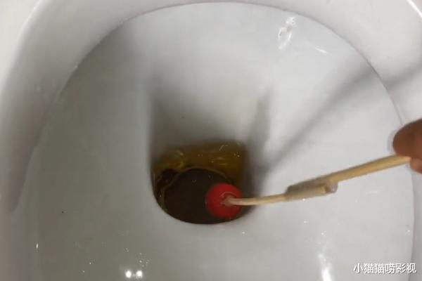 为什么厕所一定要放一双筷子?一般人不明白有啥用,真是太实用了