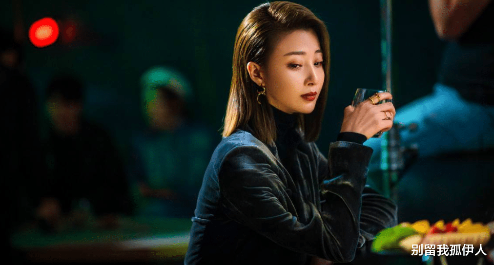 唐嫣|被只大4岁的殷桃教育，不知唐嫣作何感想？