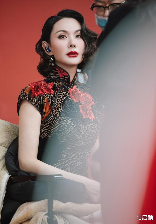 韦小宝|程莉莎45岁的脸和身材，都让25岁的我酸了