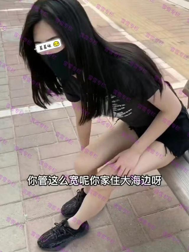 回顾男子指责女子在路边脱鞋很不雅，女子回怼：你管那么宽干什么