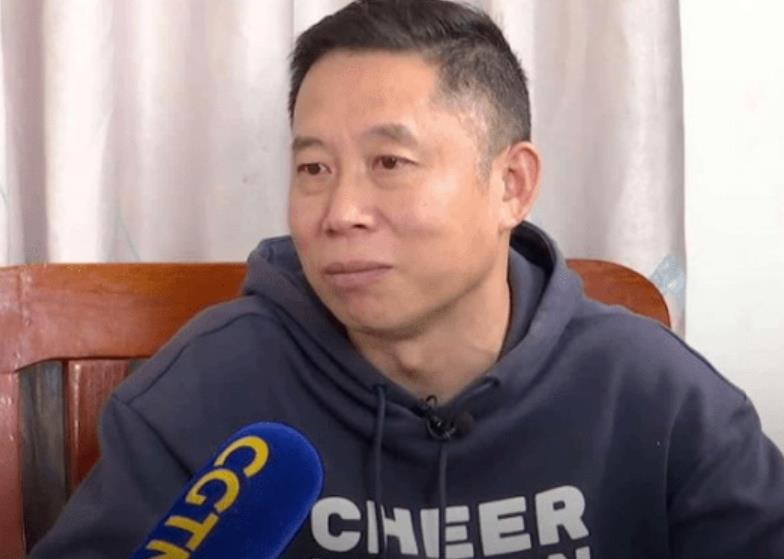 |对比明显！孙海洋小儿子孙辉多次见大场面，孙卓回老家眼神有点慌