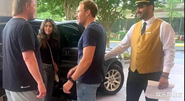 约翰尼·德普|德普37岁美女律师的高管男友现身，比杰克船长更帅更有型，粉丝CP梦碎