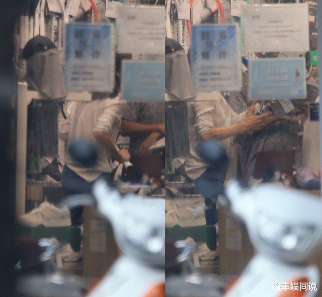 庾澄庆|庾澄庆47岁妻子素颜现身!打扮简单朴素,长腿吸睛身材不输伊能静