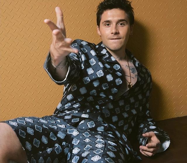 贝克汉姆|贝克汉姆23岁长子拍杂志！直言自己想当爸，根本没有“婆媳矛盾”