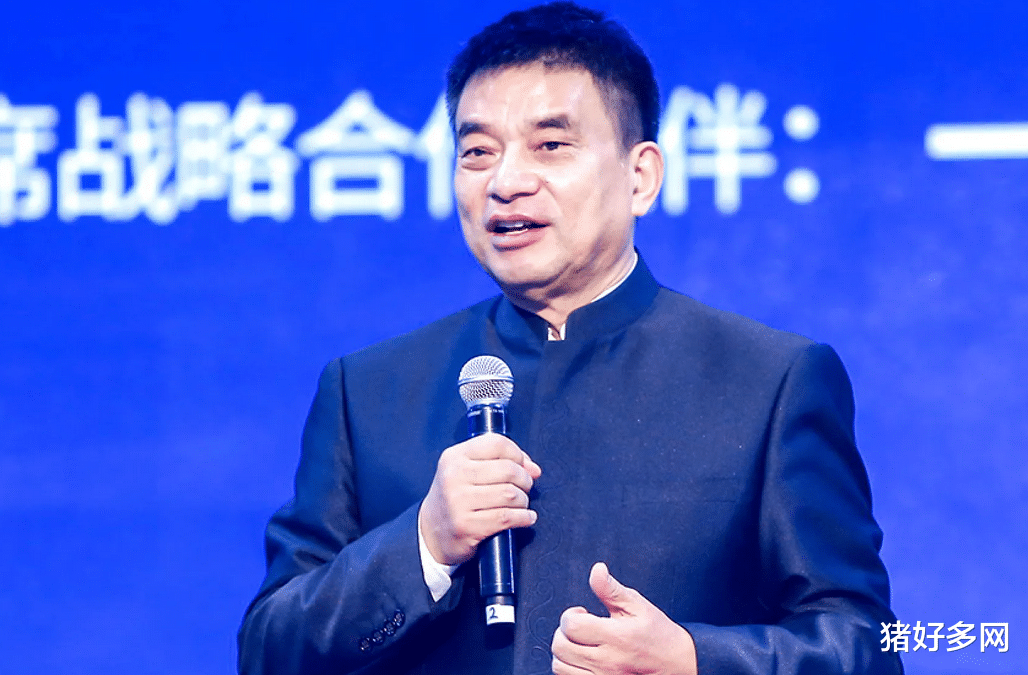 一个员工养2500头猪!以后不是大学生,都没资格养猪了?