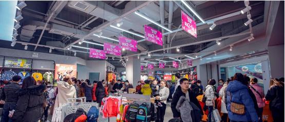 javascript|京东唯品会齐转身，今年年货节走起“极简风”