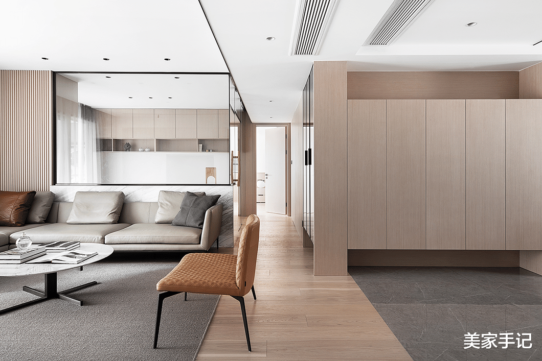 坚持极简主义的浙江夫妇,把家装修得一尘不染,透着骨子里的高级