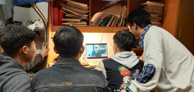 大学|悄然盛行“奶头乐”风靡校园，大学沉浸其中不能自拔，别害了自己