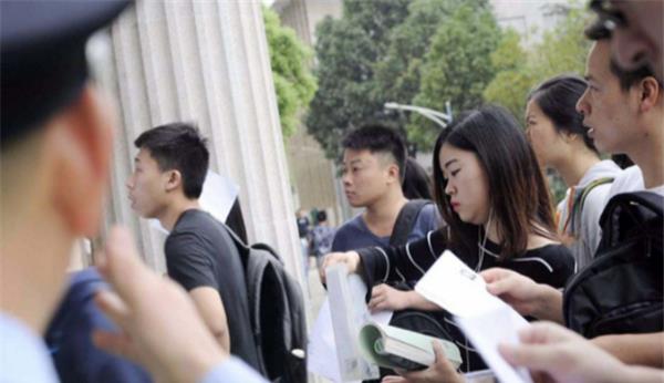 招聘|公务员出现“聘任制”，签合同直接入职，以后还是“铁饭碗”吗？