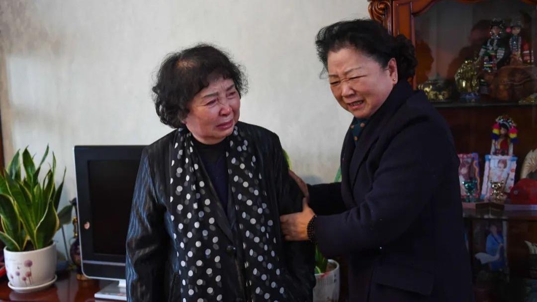 60岁失独母亲生双胞胎，12年后老伴离世，墓地紧挨着长女的墓