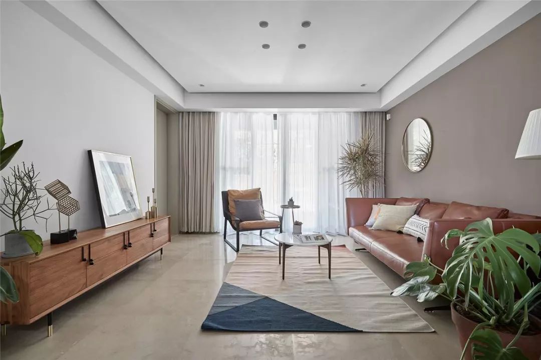 230平的大房子，有庭院还有地下室，朋友聚会都去他家！