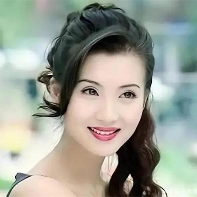 赵合德|风情万种不是袒胸露背！15位媚骨天成的女星“超有料”，撩人于无形