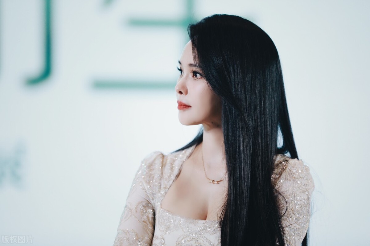 连体裤 “你也来接孙子啊?”女子接娃被误认奶奶后悟出真理