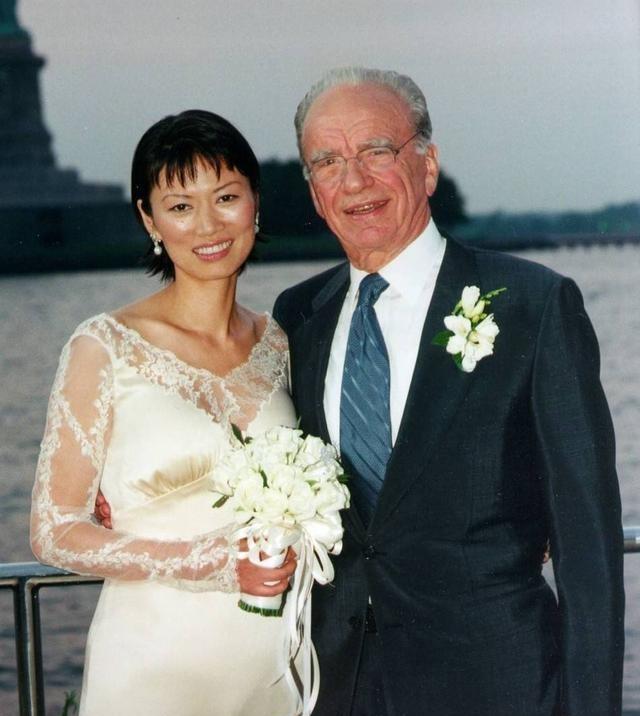 邓文迪|邓文迪21岁女儿：深得父亲默多克宠爱，身家160亿，男友家世显赫