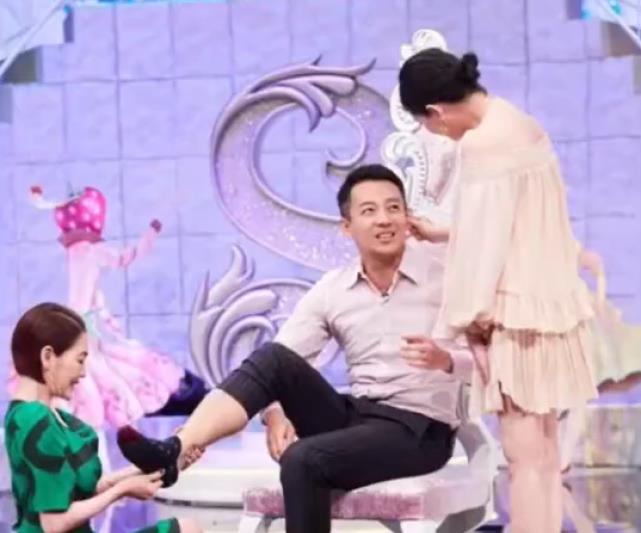 小S|小S黑历史被扒,舔日本女星的脚,闻杨幂脚丫,还曾给汪小菲洗脚