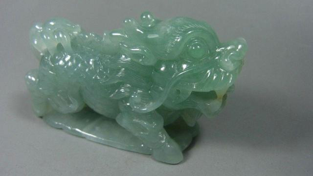 翡翠|玉器七千陈湛露，翠蛾三百舞灵风，来看看神兽翡翠雕刻！