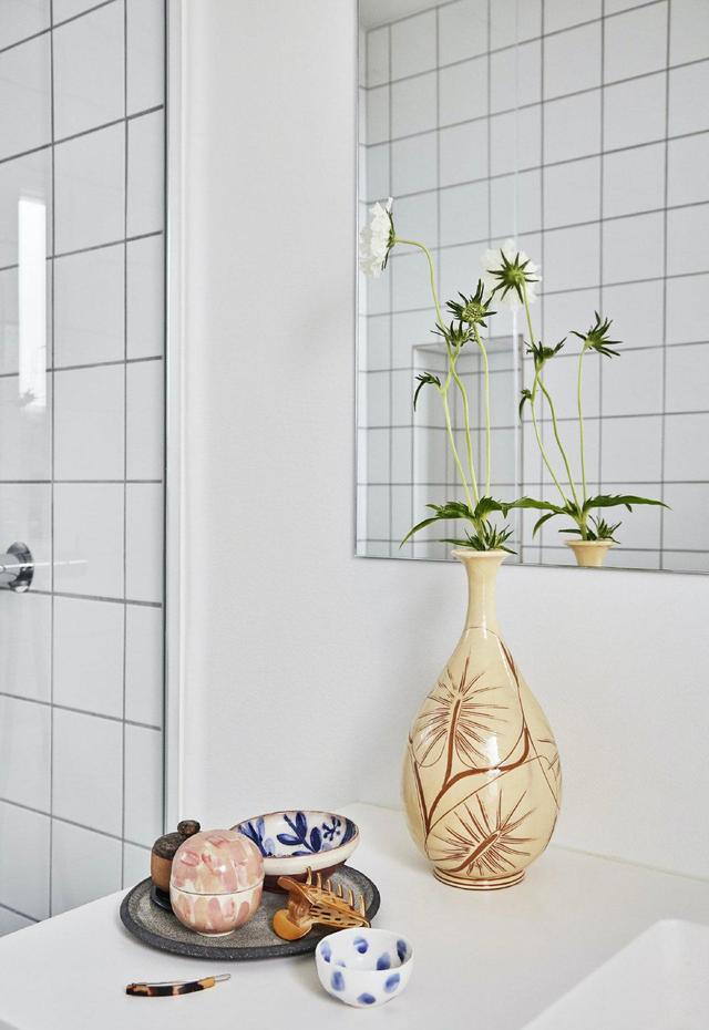 一个优雅女人的家,喜欢橡木家具,用花装点生活,粉得恰到好处