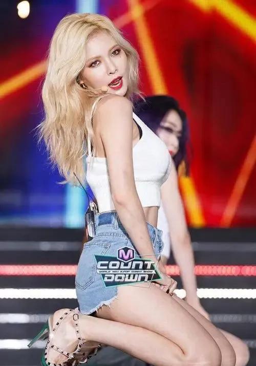 金泫雅|性感小野马泫雅晒泳装照！百万粉丝为之着迷