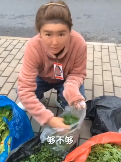 赵本山|离开赵本山不到一年,娇娇落魄到路边卖菜,曾自曝花10万整容失败