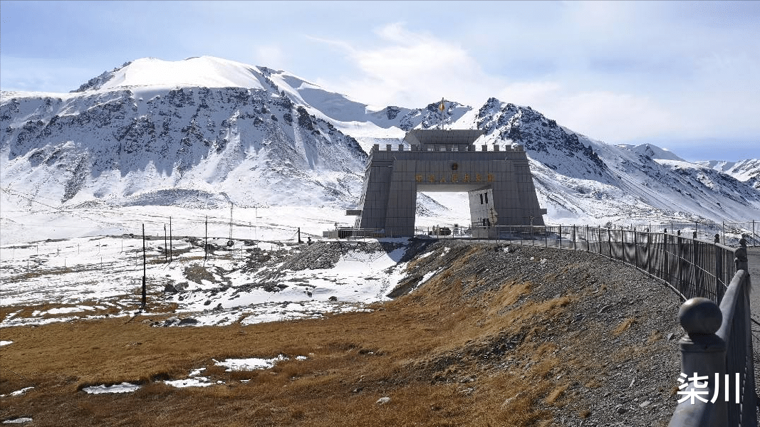 新疆维吾尔自治区|第一次到新疆,应该如何选择?究竟是南疆好玩还是北疆值得?