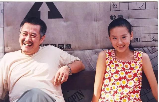 梁朝伟|董洁参加饭局和男子拥抱:曾经的冷清秋,终于活成世俗的样子