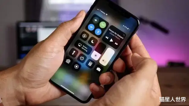 iPhone|我有个疑问，为什么iPhone信号这么差？