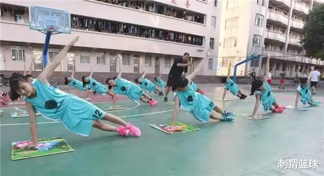 篮球|湛江“篮球义工”登上央视！无偿带队15年，培养出国家队成员！ ?