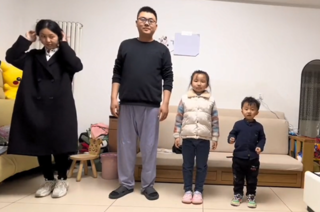 奇奇|生活艰苦？姚威袜子脚后跟破洞，惨遭奇奇嘲笑，网友：田静失职了