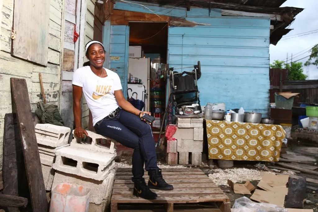 第一女飞人爆火！10.67秒再夺冠！生娃被劝退役，复出还是王者…