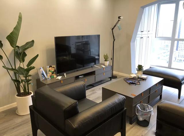 84平方米的两居室,现代风格的家居设计,定制鞋柜超好看