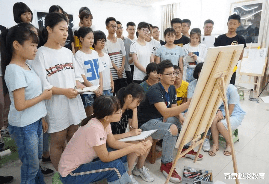 大学|这三个专业非常“烧钱”，普通家庭难以负担，22届考生要注意