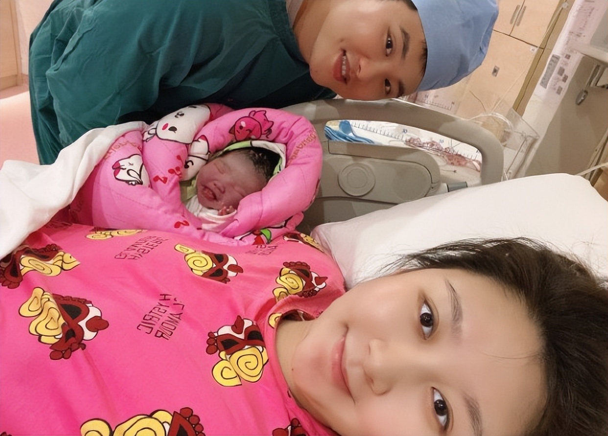 孟铎|男篮前国手晒一家三口同框照，娶女篮第一美女，夫妻都是联赛冠军
