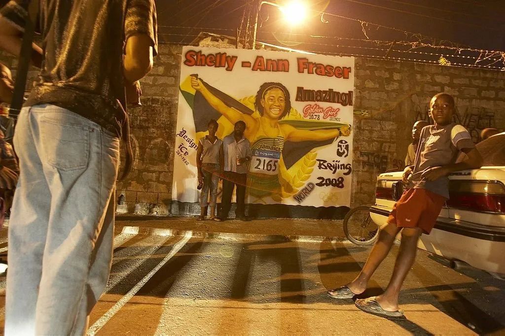 第一女飞人爆火！10.67秒再夺冠！生娃被劝退役，复出还是王者…