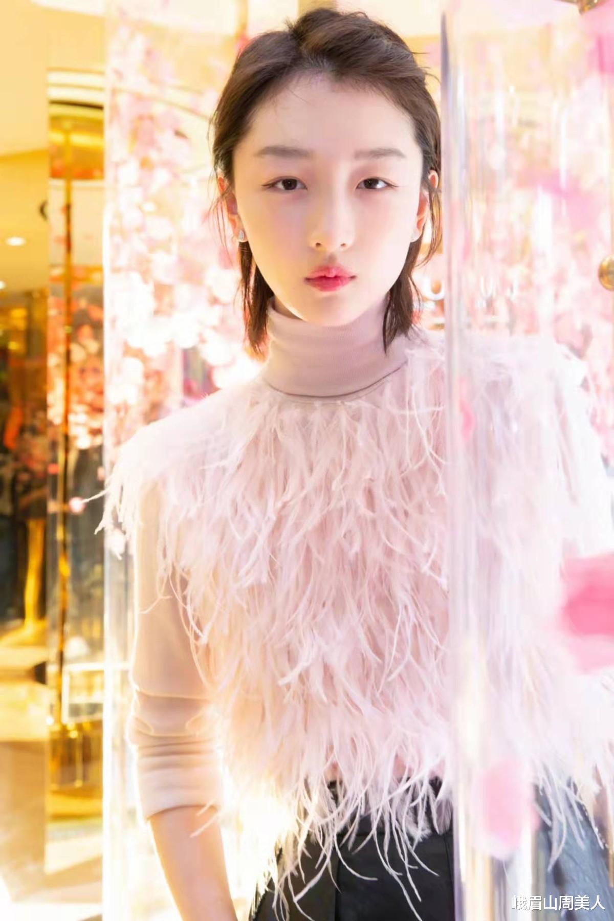 穿衣搭配 ?为什么有些女人长相不出众，却有一股高级感？答案在这3个地方