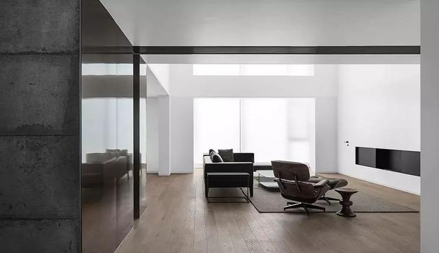 320㎡现代极简,黑与白的纯粹设计,简洁明亮、时尚大方