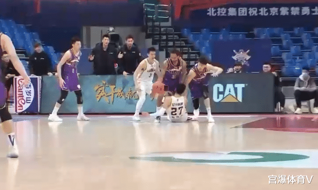 辽宁男篮|CBA正式官宣！郭艾伦确定8秒违例，俞泽辰犯规，辽宁男篮获利赢球