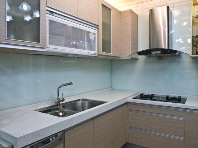 装修架不住父亲劝说，在厨房装了不锈钢台面，简直就是捡了宝