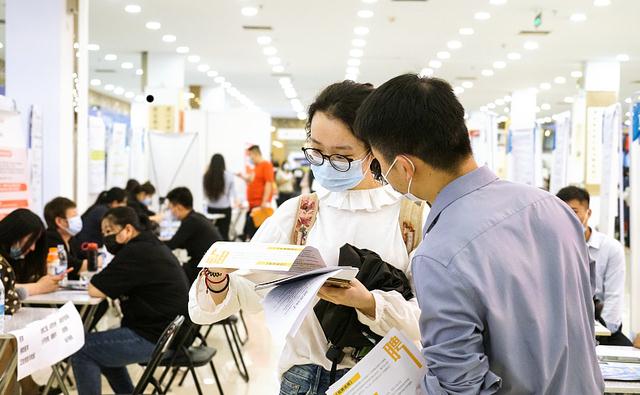 本科生|瘦的骆驼比马大,本科生月收入排名前10的职业,看完想换专业