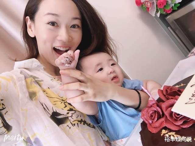 杨思琦|港姐杨思琦定居广州开粉丝见面会！穿短裙登台，一排保安负责守护