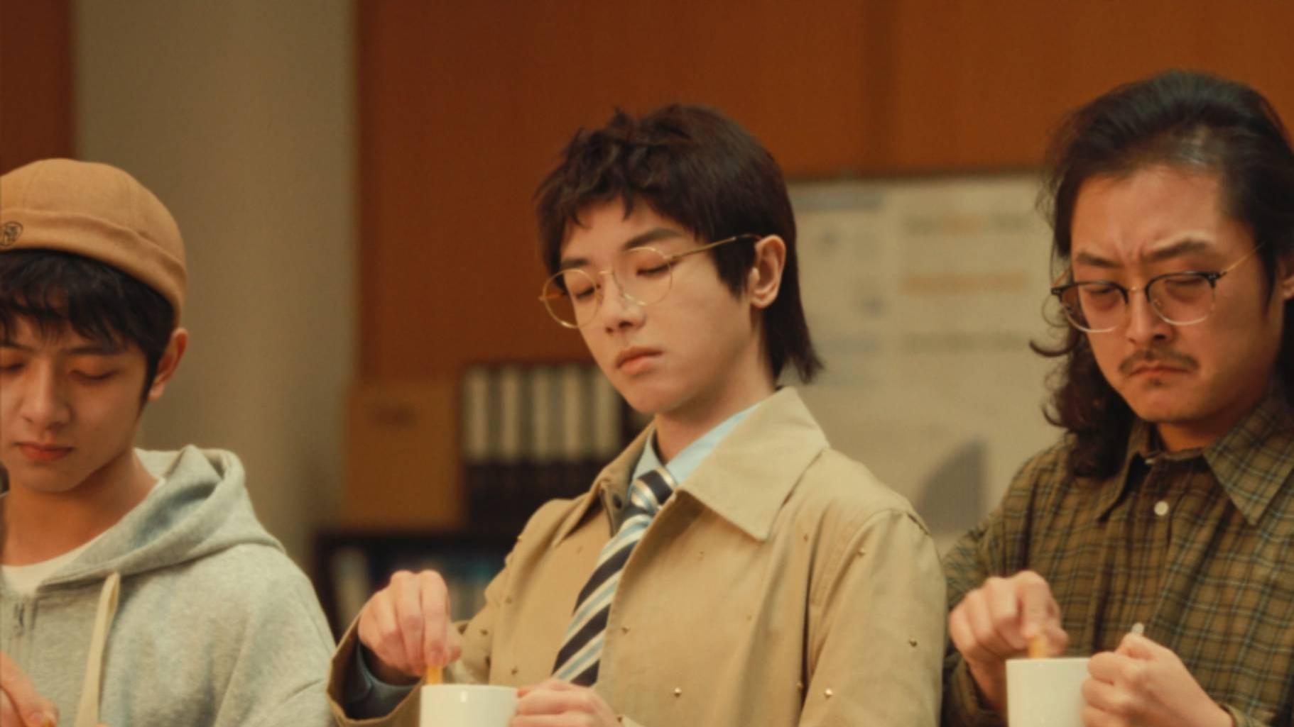 飞行模式|《飞行模式》MV正式上线  华晨宇带领职场人切换松弛时空