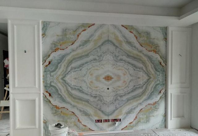 全包18万装修的新房，一看电视墙差点崩溃了，大家说这像什么？