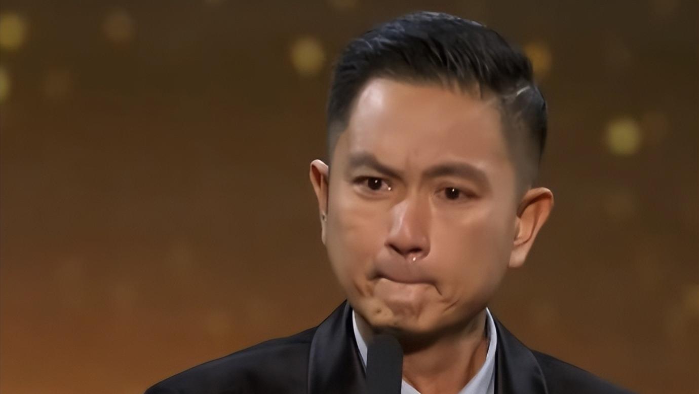 周初明|太励志！54岁童年男神患遗传病行动不便，不屈不挠连开6家餐厅